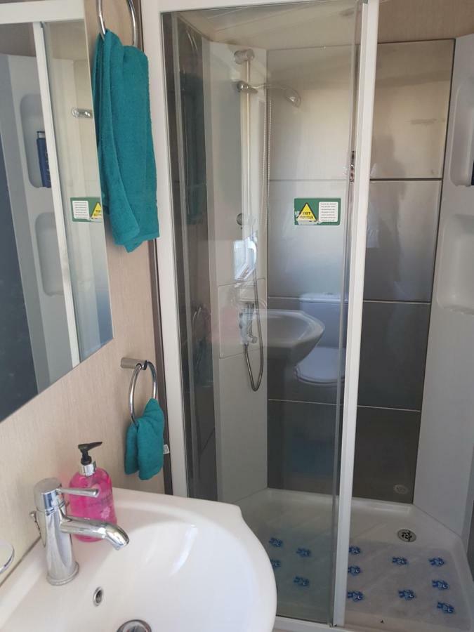 3 Bedroom Caravan With Hot Tub Tattershall Lakes Exterior foto